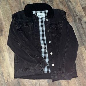 Between us black denim  jacket 💕 excellent used size small